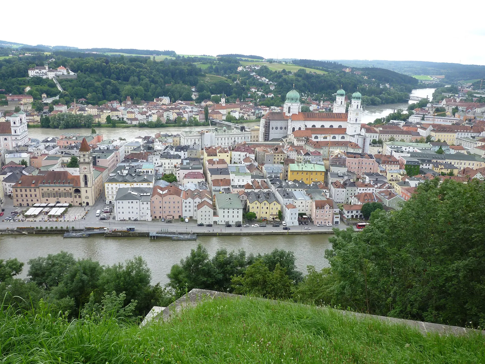 Barocke Altstadt von Passau mit Dom und Dächern