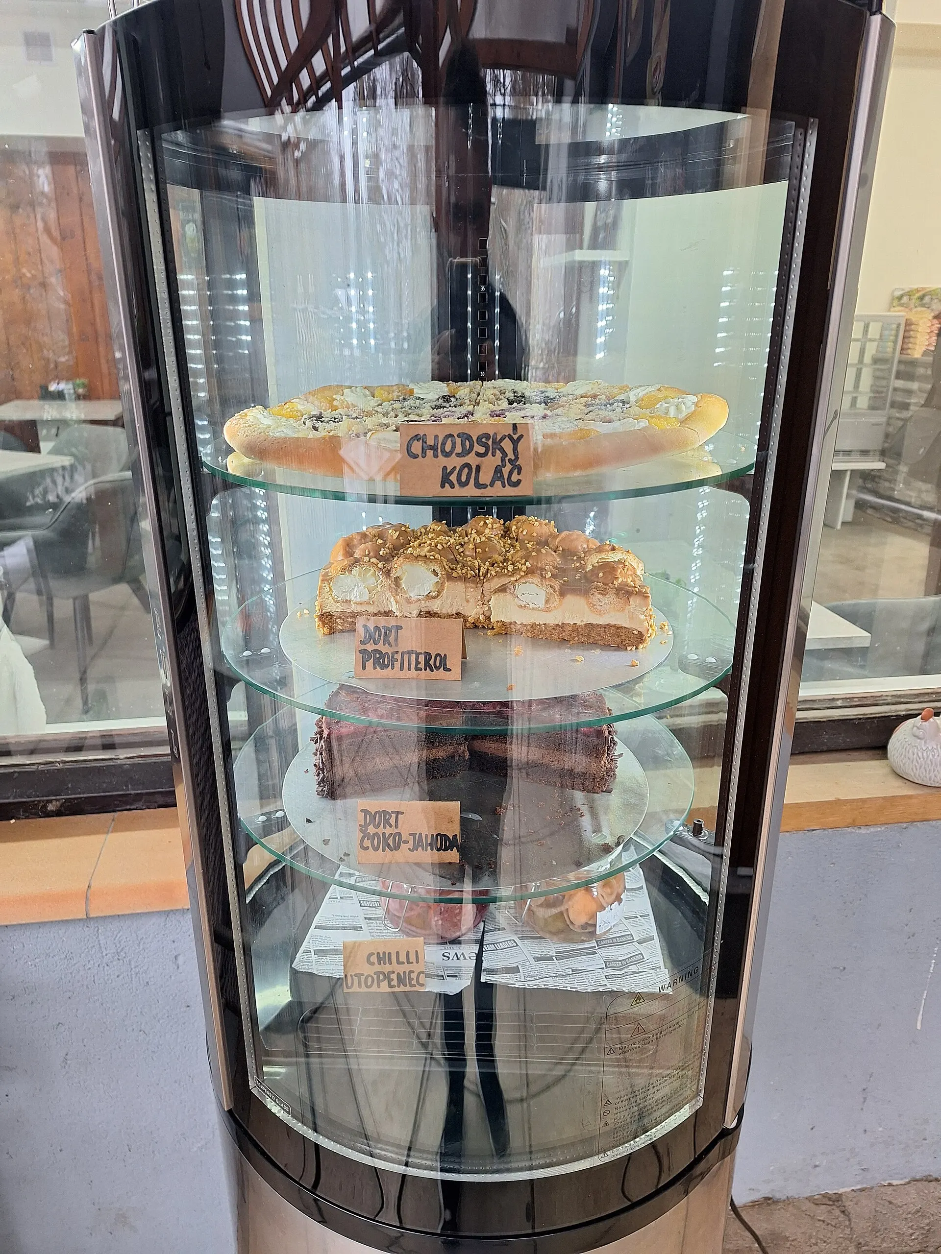 Kuchentheke in einem traditionsreichen Café