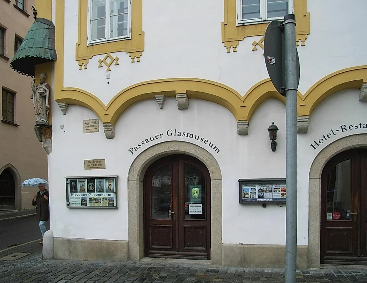 Glasmuseum Passau mit historischer Böhmerwald-Glassammlung